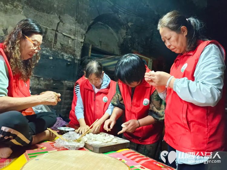 8月17日介休市敬老协会敬老爱老助老行动走进连福镇东杨屯村入户85岁特困老人李丰达家中 - 第8张 - 山西公益人 8月17日介休市敬老协会敬老爱老助老行动走进连福镇东杨屯村入户85岁特困老人李丰达家中 - 第8张