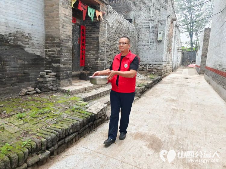 8月17日介休市敬老协会敬老爱老助老行动走进连福镇东杨屯村入户85岁特困老人李丰达家中 - 第14张 - 山西公益人 8月17日介休市敬老协会敬老爱老助老行动走进连福镇东杨屯村入户85岁特困老人李丰达家中 - 第14张