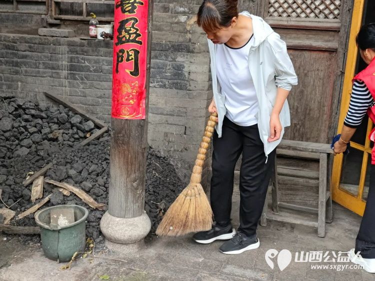 8月17日介休市敬老协会敬老爱老助老行动走进连福镇东杨屯村入户85岁特困老人李丰达家中 - 第13张 - 山西公益人 8月17日介休市敬老协会敬老爱老助老行动走进连福镇东杨屯村入户85岁特困老人李丰达家中 - 第13张