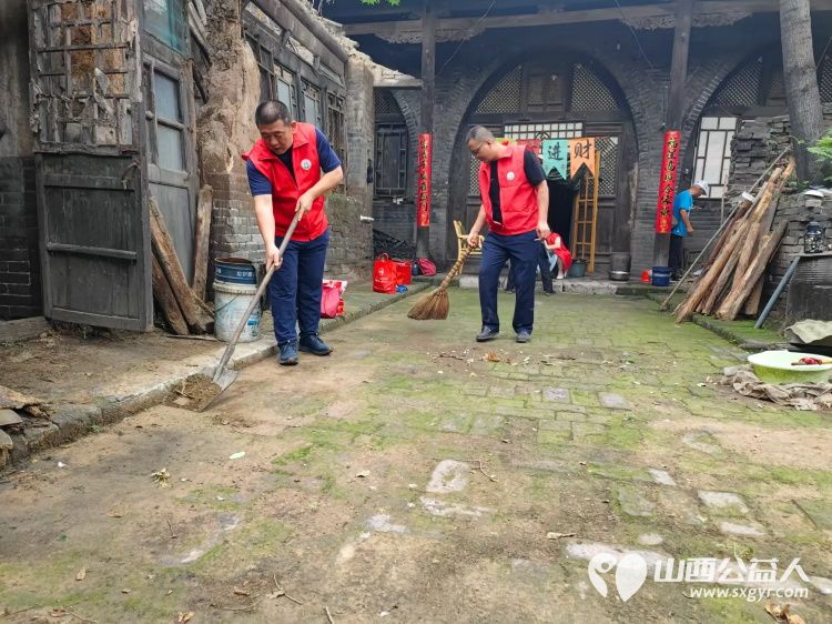 8月17日介休市敬老协会敬老爱老助老行动走进连福镇东杨屯村入户85岁特困老人李丰达家中 - 第12张 - 山西公益人 8月17日介休市敬老协会敬老爱老助老行动走进连福镇东杨屯村入户85岁特困老人李丰达家中 - 第12张