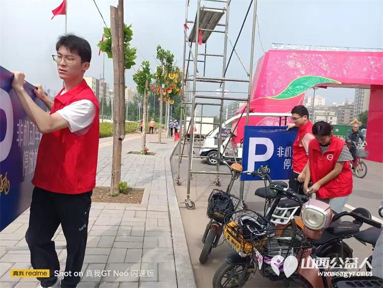 潞城区正能量公益协会的志愿红服务2024卢医山首届异域风情嘉年华开幕式演出 - 第20张 - 山西公益人 潞城区正能量公益协会的志愿红服务2024卢医山首届异域风情嘉年华开幕式演出 - 第20张