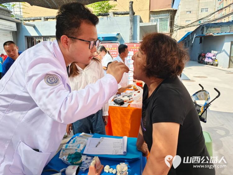 志愿服务进社区健康活动暖人心——8月21日介休市敬老协会走进东南街道南大街社区免费服务老人 - 第16张 - 山西公益人 志愿服务进社区健康活动暖人心——8月21日介休市敬老协会走进东南街道南大街社区免费服务老人 - 第16张