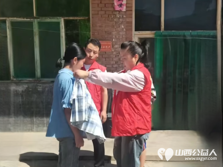 长治市微尘公益协会志愿者举办同心筑梦金秋助学活动捐助贫困孩子上学 - 第11张 - 山西公益人 长治市微尘公益协会志愿者举办同心筑梦金秋助学活动捐助贫困孩子上学 - 第11张