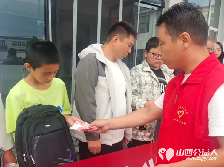 长治市微尘公益协会志愿者举办同心筑梦金秋助学活动捐助贫困孩子上学 - 第9张 - 山西公益人 长治市微尘公益协会志愿者举办同心筑梦金秋助学活动捐助贫困孩子上学 - 第9张