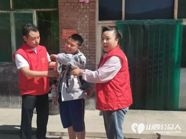 长治市微尘公益协会志愿者举办同心筑梦金秋助学活动捐助贫困孩子上学 - 第5张 - 山西公益人 长治市微尘公益协会志愿者举办同心筑梦金秋助学活动捐助贫困孩子上学 - 第5张