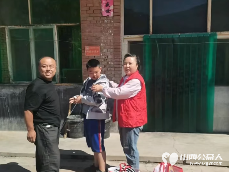 长治市微尘公益协会志愿者举办同心筑梦金秋助学活动捐助贫困孩子上学 - 第10张 - 山西公益人 长治市微尘公益协会志愿者举办同心筑梦金秋助学活动捐助贫困孩子上学 - 第10张