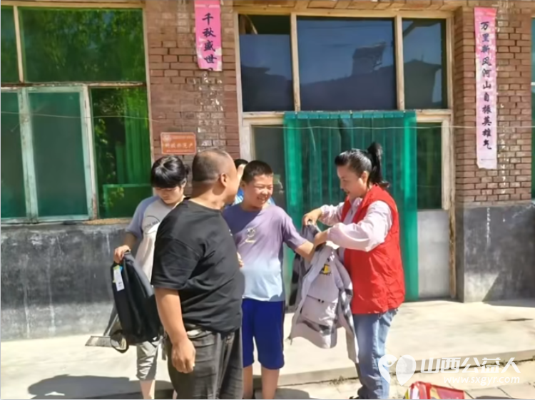 长治市微尘公益协会志愿者举办同心筑梦金秋助学活动捐助贫困孩子上学 - 第4张 - 山西公益人 长治市微尘公益协会志愿者举办同心筑梦金秋助学活动捐助贫困孩子上学 - 第4张