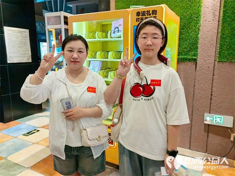 龙城义工组织志愿者举办爱心集市义卖活动筹集的善款资助山村贫困孩子 - 第8张 - 山西公益人 龙城义工组织志愿者举办爱心集市义卖活动筹集的善款资助山村贫困孩子 - 第8张