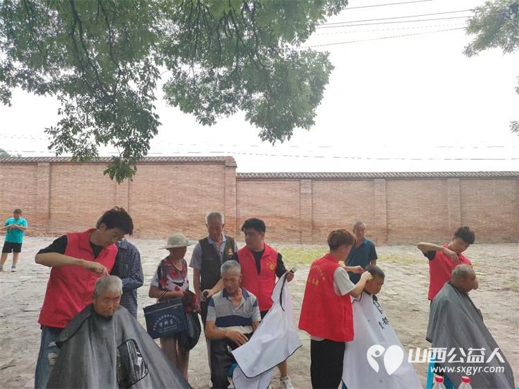 寿阳卡卡公益走进宗艾一年一度的古庙会志愿者自编自演文艺节目还有义诊理发按摩家庭教育等服务内容 - 第11张 - 山西公益人 寿阳卡卡公益走进宗艾一年一度的古庙会志愿者自编自演文艺节目还有义诊理发按摩家庭教育等服务内容 - 第11张