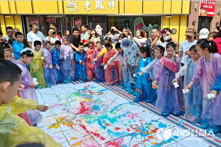 太原市安健儿公益服务中心孤独症孩子们在泰享里举办大型泼彩画艺术活动的成果 - 第6张