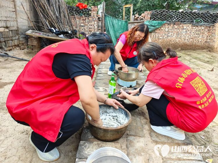 介休市敬老协会组织志愿者走进连福镇邬城店村入户特困老人83岁王学雄家帮老人整理家务 - 第16张 - 山西公益人 介休市敬老协会组织志愿者走进连福镇邬城店村入户特困老人83岁王学雄家帮老人整理家务 - 第16张