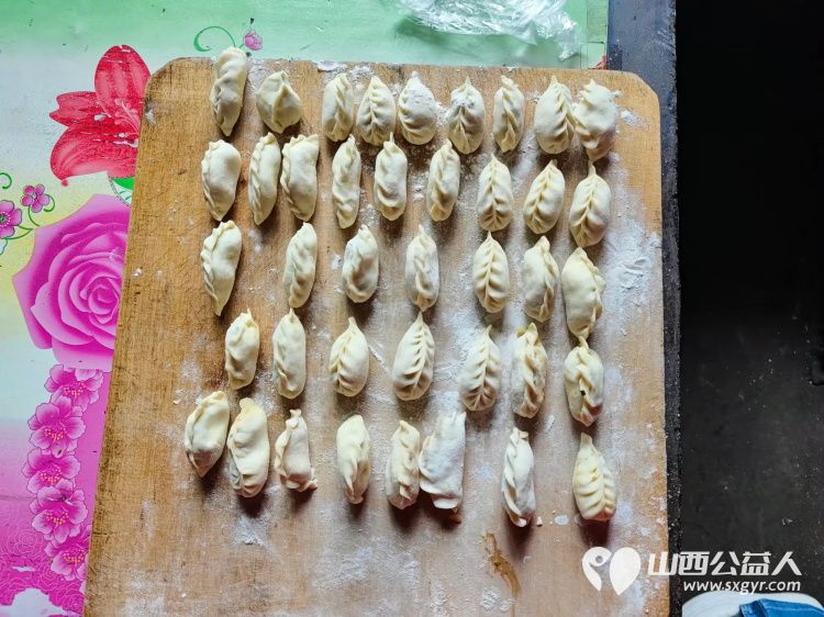 介休市敬老协会组织志愿者走进连福镇邬城店村入户特困老人82岁原培玉家中帮老人整理家务 - 第15张 - 山西公益人 介休市敬老协会组织志愿者走进连福镇邬城店村入户特困老人82岁原培玉家中帮老人整理家务 - 第15张