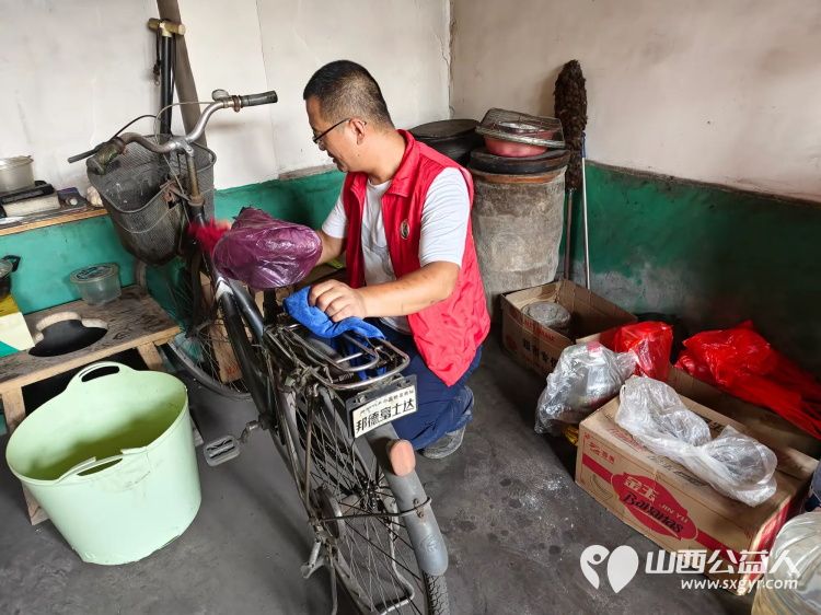 介休市敬老协会组织志愿者走进连福镇邬城店村入户特困老人82岁原培玉家中帮老人整理家务 - 第20张 - 山西公益人 介休市敬老协会组织志愿者走进连福镇邬城店村入户特困老人82岁原培玉家中帮老人整理家务 - 第20张