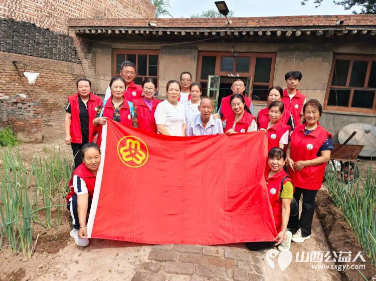 介休市敬老协会组织志愿者走进连福镇邬城店村入户特困老人82岁原培玉家中帮老人整理家务 - 第1张 - 山西公益人 介休市敬老协会组织志愿者走进连福镇邬城店村入户特困老人82岁原培玉家中帮老人整理家务 - 第1张