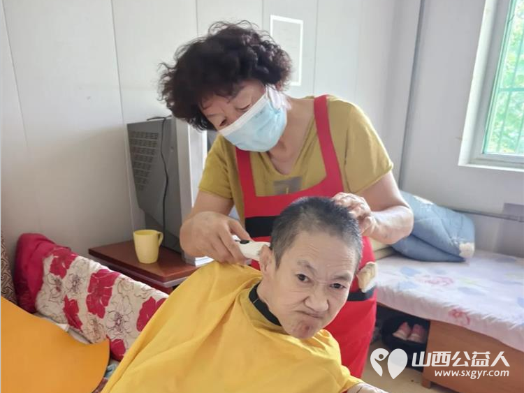 长治市阳光困境儿童帮扶协会赴长治市潞州区南山田园敬老院开展志愿服务活动总结 - 第5张 - 山西公益人 长治市阳光困境儿童帮扶协会赴长治市潞州区南山田园敬老院开展志愿服务活动总结 - 第5张