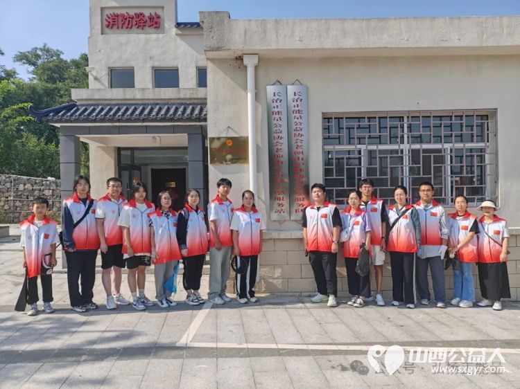 一花一木皆是景一言一行显文明 长治市正能量公益组织志愿者举办护林环保志愿服务活动 - 第1张