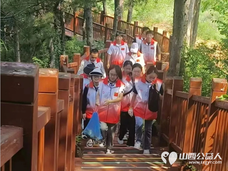 一花一木皆是景一言一行显文明 长治市正能量公益组织志愿者举办护林环保志愿服务活动 - 第2张