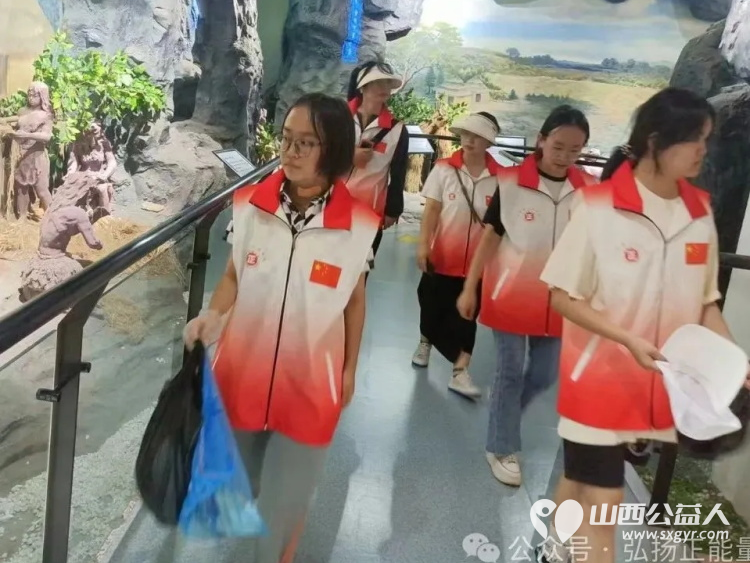 一花一木皆是景一言一行显文明 长治市正能量公益组织志愿者举办护林环保志愿服务活动 - 第3张