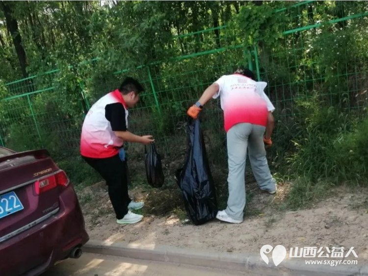 一花一木皆是景一言一行显文明 长治市正能量公益组织志愿者举办护林环保志愿服务活动 - 第8张