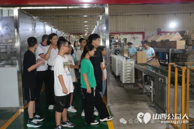 盐湖区第一时间志愿者协会带领困境儿童参观南风集团探索山西日化，解锁工业奥秘 - 第8张