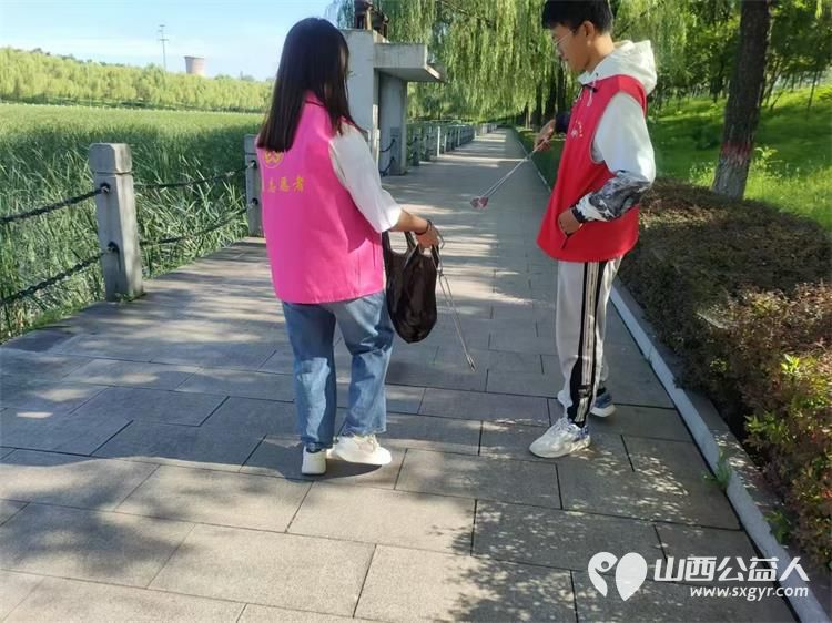文水县爱心帮扶志愿者协会组织志愿者开展新时代文明实践活动继续在文峪河捡拾垃圾 - 第17张