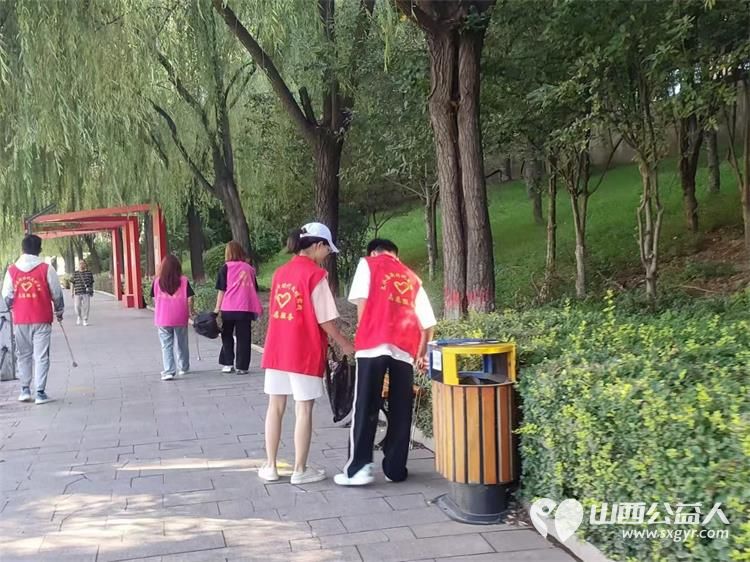 文水县爱心帮扶志愿者协会组织志愿者开展新时代文明实践活动继续在文峪河捡拾垃圾 - 第14张