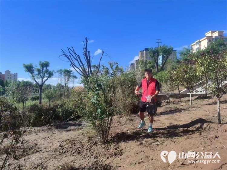 文水县爱心帮扶志愿者协会组织志愿者开展新时代文明实践活动继续在文峪河捡拾垃圾 - 第13张