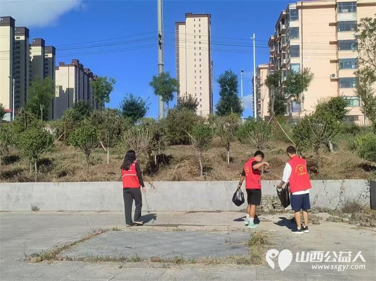 文水县爱心帮扶志愿者协会组织志愿者开展新时代文明实践活动继续在文峪河捡拾垃圾 - 第11张