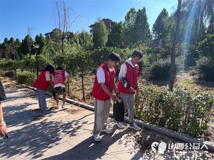 文水县爱心帮扶志愿者协会组织志愿者开展新时代文明实践活动继续在文峪河捡拾垃圾 - 第23张