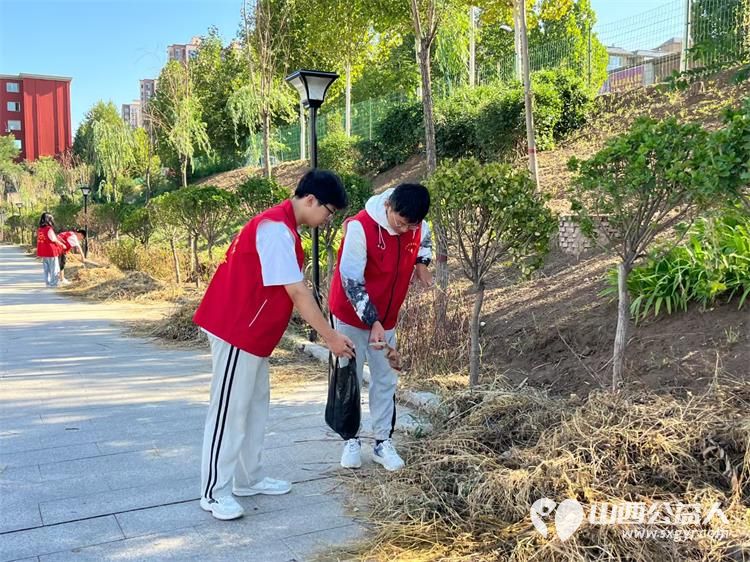 文水县爱心帮扶志愿者协会组织志愿者开展新时代文明实践活动继续在文峪河捡拾垃圾 - 第9张