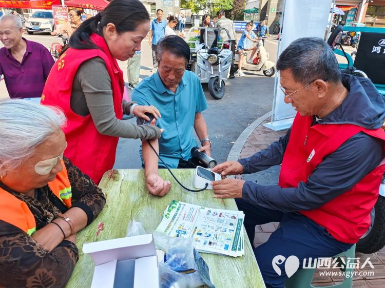 健康活动暖人心 介休市敬老协会志愿者在西关街道馨园路社区爱心理发免费义诊 - 第35张 - 山西公益人 健康活动暖人心 介休市敬老协会志愿者在西关街道馨园路社区爱心理发免费义诊 - 第35张