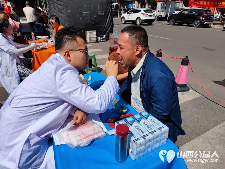 健康活动暖人心 介休市敬老协会志愿者在西关街道馨园路社区爱心理发免费义诊 - 第31张 - 山西公益人 健康活动暖人心 介休市敬老协会志愿者在西关街道馨园路社区爱心理发免费义诊 - 第31张