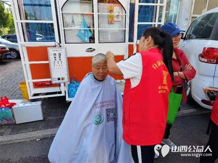 健康活动暖人心 介休市敬老协会志愿者在西关街道馨园路社区爱心理发免费义诊 - 第17张 - 山西公益人 健康活动暖人心 介休市敬老协会志愿者在西关街道馨园路社区爱心理发免费义诊 - 第17张