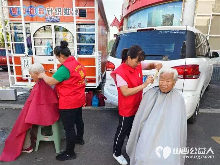 健康活动暖人心 介休市敬老协会志愿者在西关街道馨园路社区爱心理发免费义诊 - 第15张 - 山西公益人 健康活动暖人心 介休市敬老协会志愿者在西关街道馨园路社区爱心理发免费义诊 - 第15张