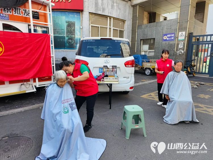 健康活动暖人心 介休市敬老协会志愿者在西关街道馨园路社区爱心理发免费义诊 - 第14张 - 山西公益人 健康活动暖人心 介休市敬老协会志愿者在西关街道馨园路社区爱心理发免费义诊 - 第14张