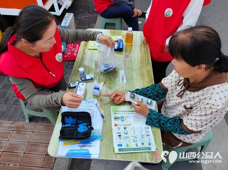 健康活动暖人心 介休市敬老协会志愿者在西关街道馨园路社区爱心理发免费义诊 - 第24张 - 山西公益人 健康活动暖人心 介休市敬老协会志愿者在西关街道馨园路社区爱心理发免费义诊 - 第24张