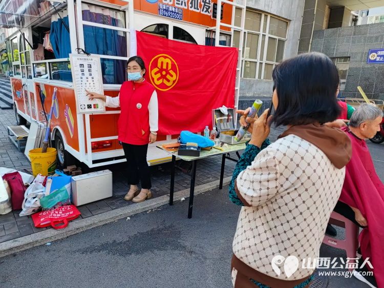 健康活动暖人心 介休市敬老协会志愿者在西关街道馨园路社区爱心理发免费义诊 - 第25张 - 山西公益人 健康活动暖人心 介休市敬老协会志愿者在西关街道馨园路社区爱心理发免费义诊 - 第25张