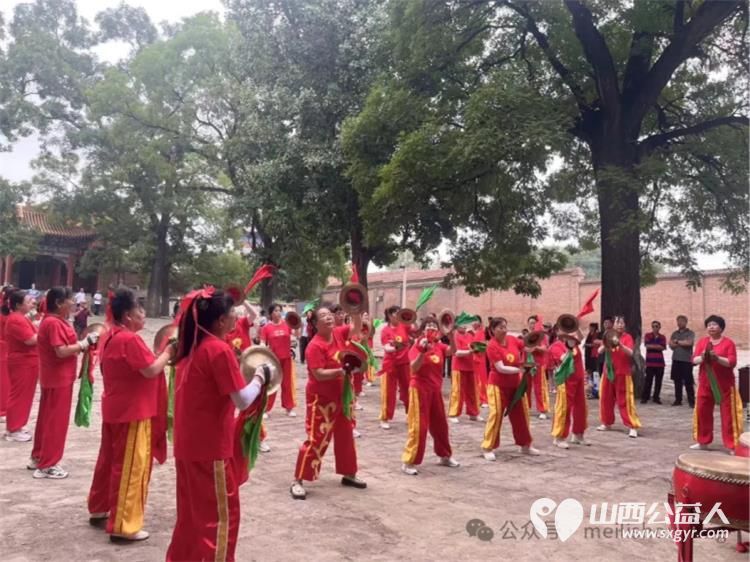 寿阳卡卡公益走进宗艾一年一度的古庙会志愿者自编自演文艺节目还有义诊理发按摩家庭教育等服务内容 - 第7张 - 山西公益人 寿阳卡卡公益走进宗艾一年一度的古庙会志愿者自编自演文艺节目还有义诊理发按摩家庭教育等服务内容 - 第7张