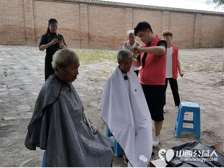 寿阳卡卡公益走进宗艾一年一度的古庙会志愿者自编自演文艺节目还有义诊理发按摩家庭教育等服务内容 - 第14张 - 山西公益人 寿阳卡卡公益走进宗艾一年一度的古庙会志愿者自编自演文艺节目还有义诊理发按摩家庭教育等服务内容 - 第14张