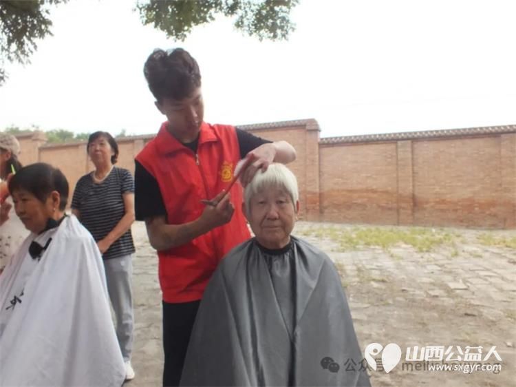 寿阳卡卡公益走进宗艾一年一度的古庙会志愿者自编自演文艺节目还有义诊理发按摩家庭教育等服务内容 - 第13张 - 山西公益人 寿阳卡卡公益走进宗艾一年一度的古庙会志愿者自编自演文艺节目还有义诊理发按摩家庭教育等服务内容 - 第13张