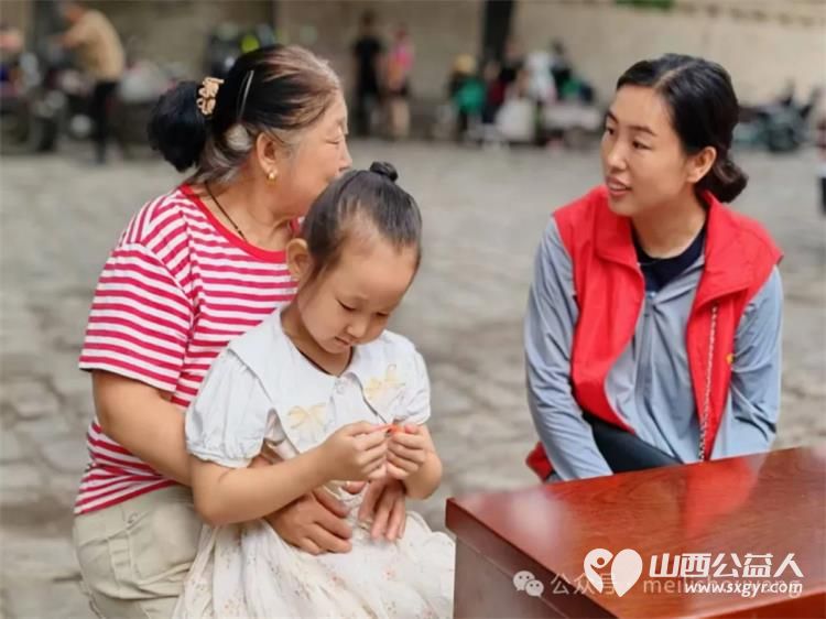 寿阳卡卡公益走进宗艾一年一度的古庙会志愿者自编自演文艺节目还有义诊理发按摩家庭教育等服务内容 - 第19张 - 山西公益人 寿阳卡卡公益走进宗艾一年一度的古庙会志愿者自编自演文艺节目还有义诊理发按摩家庭教育等服务内容 - 第19张