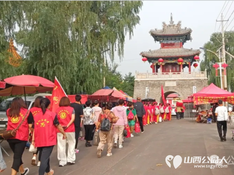 寿阳卡卡公益走进宗艾一年一度的古庙会志愿者自编自演文艺节目还有义诊理发按摩家庭教育等服务内容 - 第1张 - 山西公益人 寿阳卡卡公益走进宗艾一年一度的古庙会志愿者自编自演文艺节目还有义诊理发按摩家庭教育等服务内容 - 第1张
