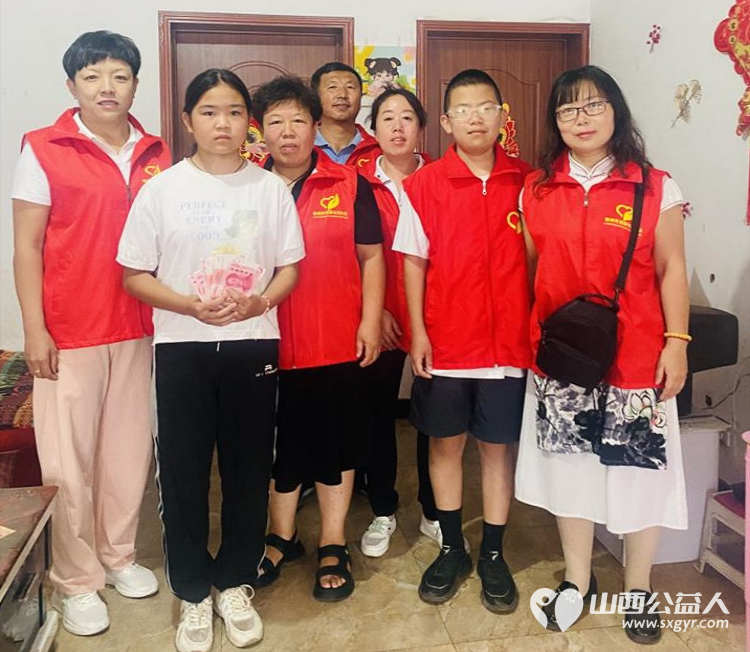 长治市潞州区思源公益协会立志承担社会帮扶责任同爱心人士走进黄碾镇西旺村资助贫困家庭学生 - 第1张 - 山西公益人 长治市潞州区思源公益协会立志承担社会帮扶责任同爱心人士走进黄碾镇西旺村资助贫困家庭学生 - 第1张