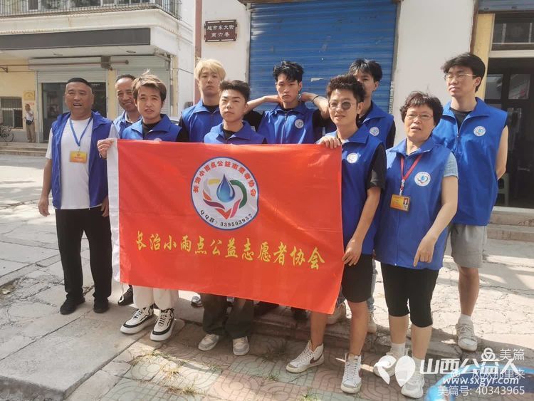 长治市小雨点公益协会组织易红职校的小志愿者师傅们在雨花斋二部义剪帮厨做公益 - 第2张