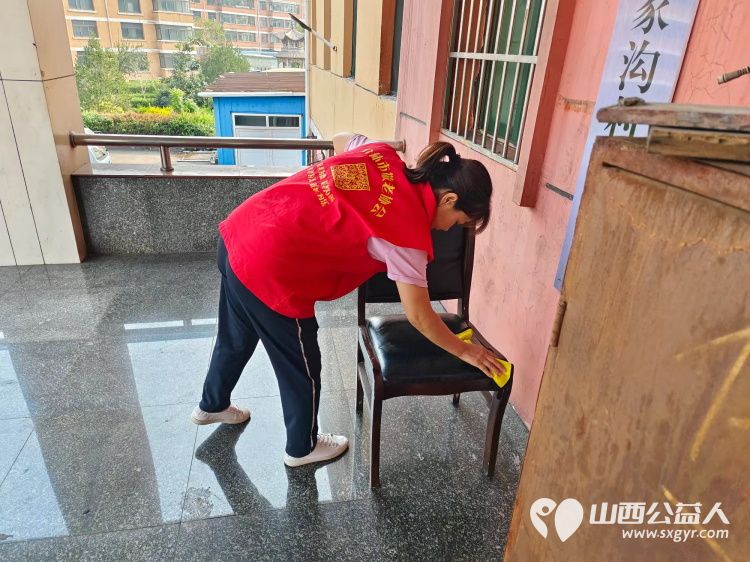 8月31日介休市敬老协会“孝善行”之敬老爱老助老行动走进义棠镇温家沟村 - 第5张 - 山西公益人 8月31日介休市敬老协会“孝善行”之敬老爱老助老行动走进义棠镇温家沟村 - 第5张