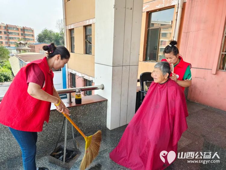 8月31日介休市敬老协会“孝善行”之敬老爱老助老行动走进义棠镇温家沟村 - 第9张 - 山西公益人 8月31日介休市敬老协会“孝善行”之敬老爱老助老行动走进义棠镇温家沟村 - 第9张