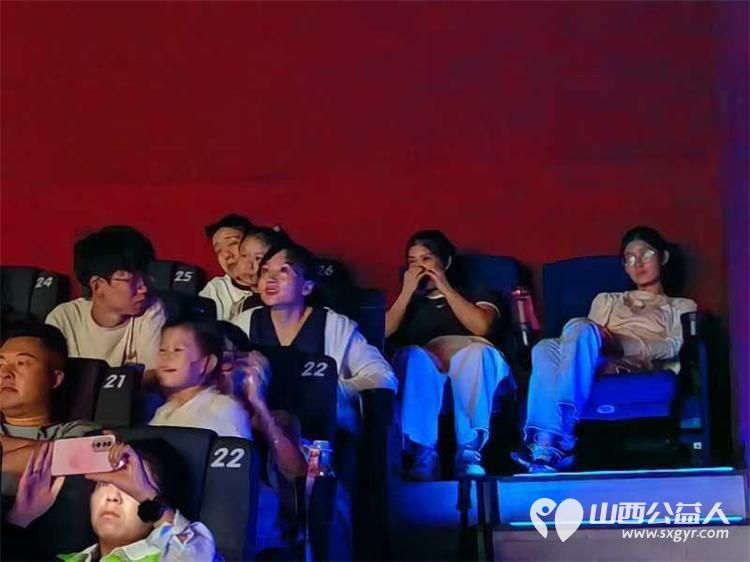 电影《泪光中的妈妈》在太原举办首映礼暨“开学第一课观影育人”活动启动仪式 - 第14张