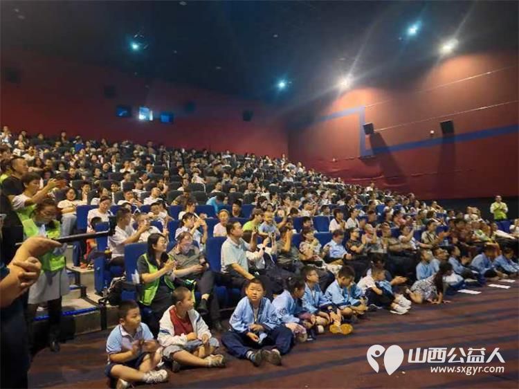 电影《泪光中的妈妈》在太原举办首映礼暨“开学第一课观影育人”活动启动仪式 - 第8张