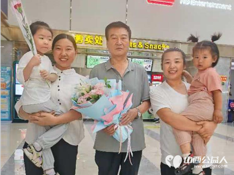 电影《泪光中的妈妈》在太原举办首映礼暨“开学第一课观影育人”活动启动仪式 - 第15张