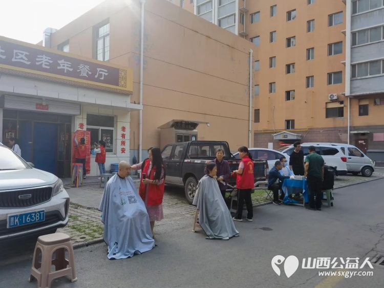 介休市敬老协会志愿服务进社区健康活动暖人心走进北坛街道介公东路社区服务老人 - 第7张 - 山西公益人 介休市敬老协会志愿服务进社区健康活动暖人心走进北坛街道介公东路社区服务老人 - 第7张